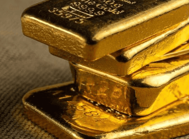 Gold hurtles to fourth weekly dip on dollar's ascent as rate hikes loom