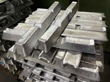 Base metals fall on weak yuan, LME aluminium discount widens